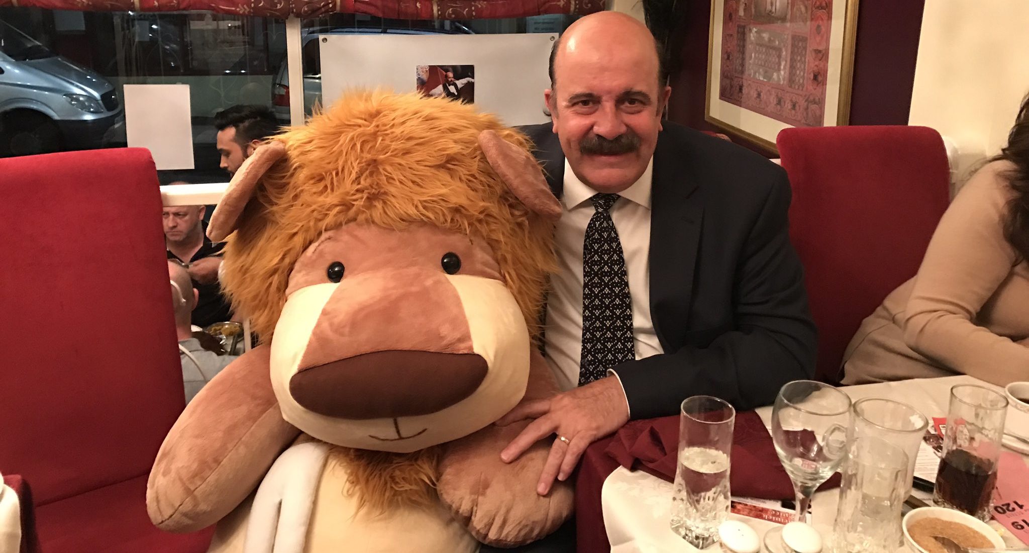Willie Thorne support for Molly Olly’s Wishes