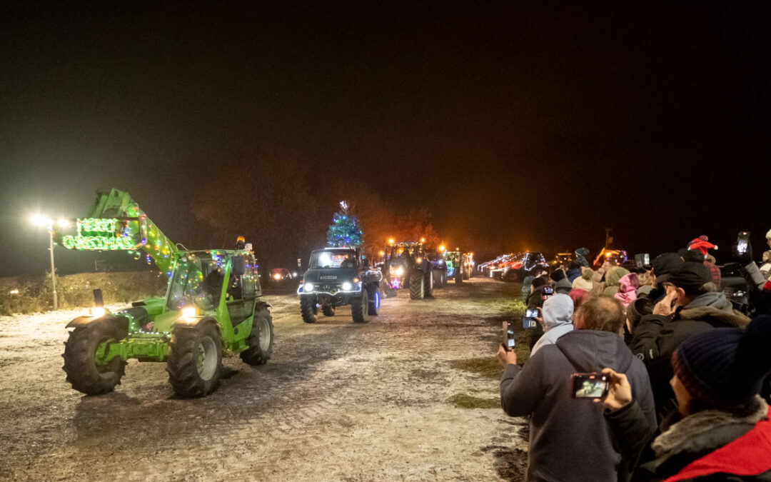 Hundreds line the streets of Warwickshire to see a festive tractor run in aid of Molly Ollys and WYFC
